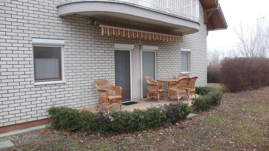 Nyarido Apartman Apartment Alsoors Exterior photo